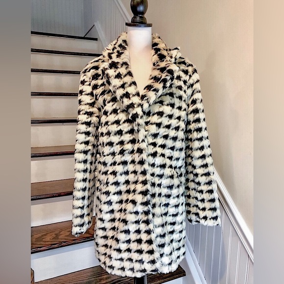 Black and White Houndstooth Faux Fur Teddy Notched Collar Pea Coat NWT